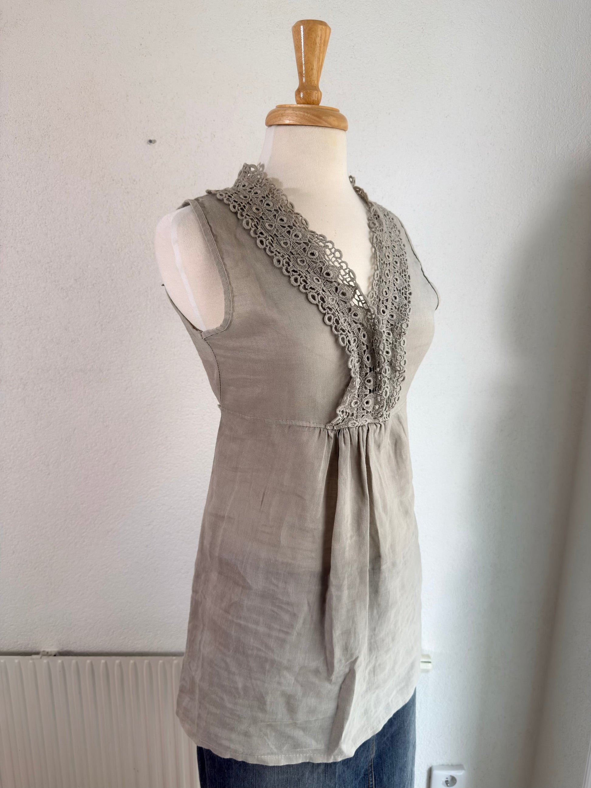 Beige Linne med Spets – Somrig & Boho Design