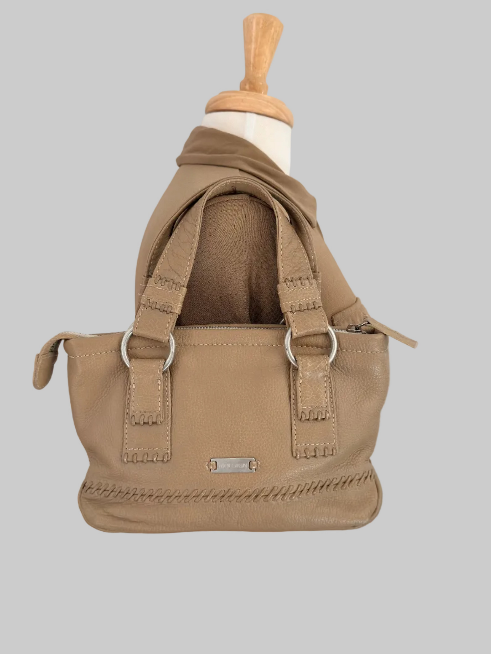 Elegant Beige Handväska – Tidlös Axelväska i Läder