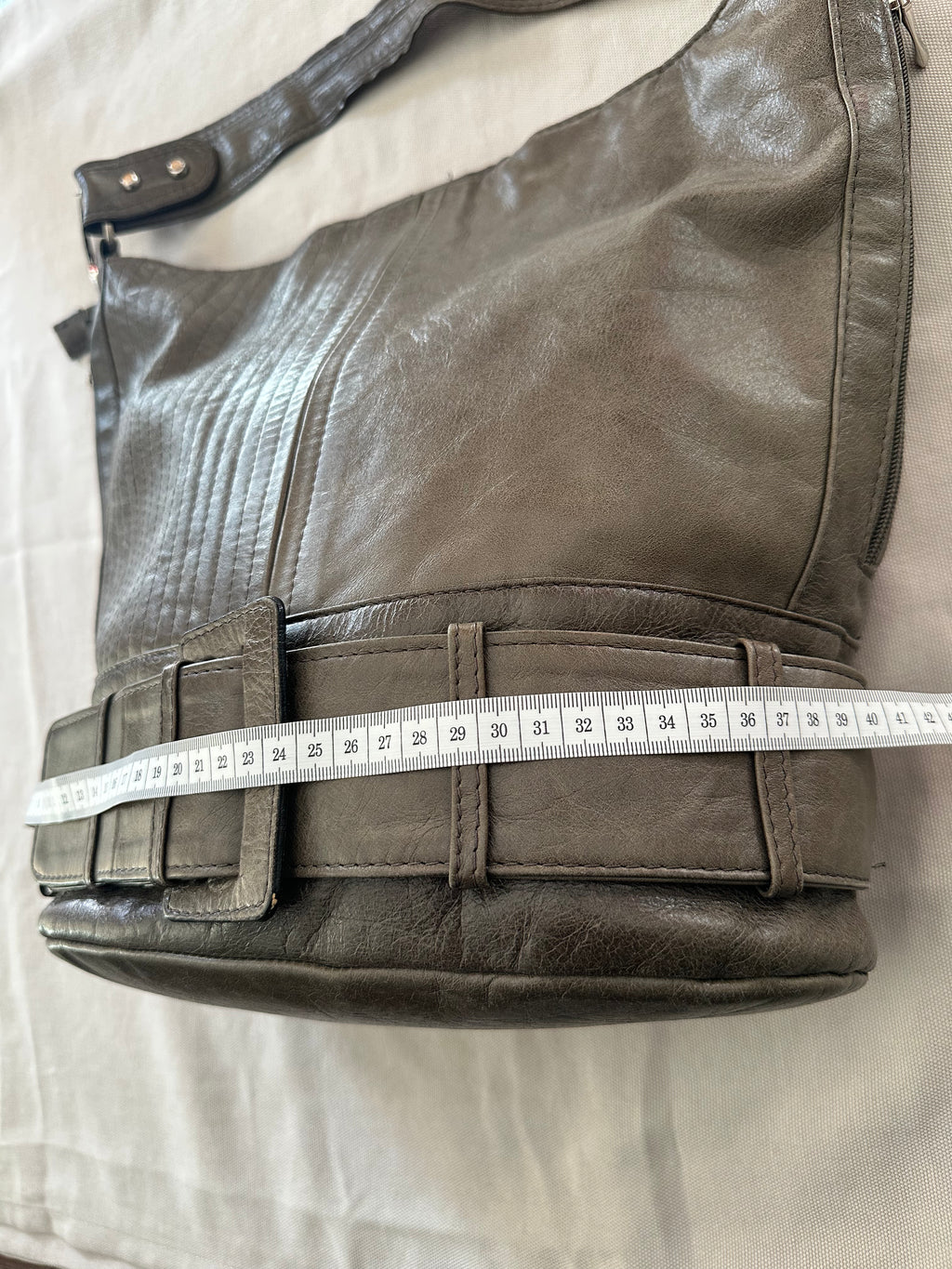 Urban Hobo Väska – Stilren & Rymlig Design