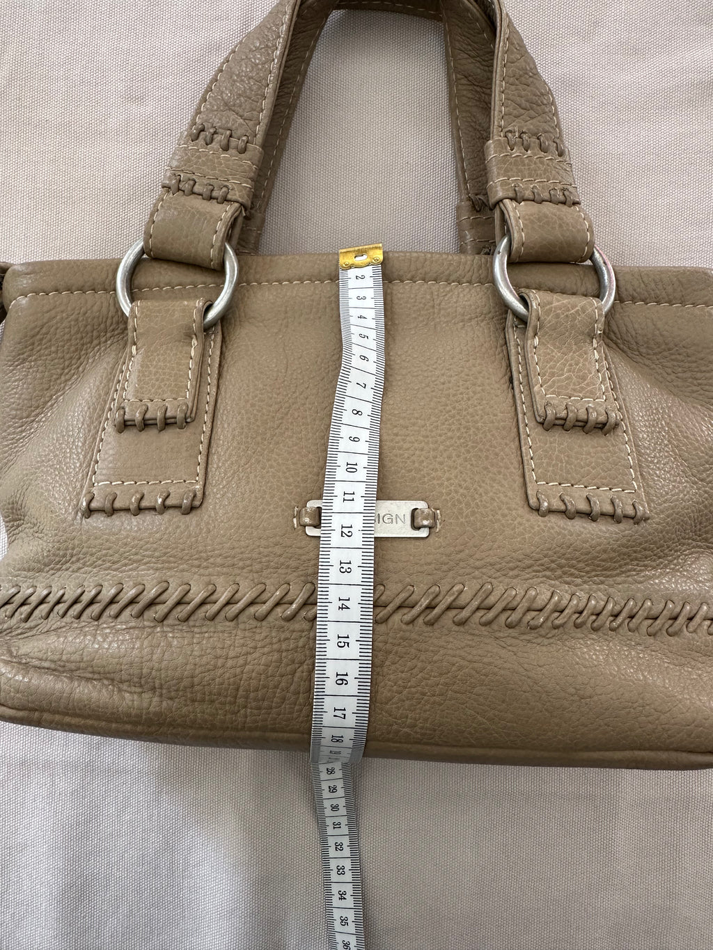 Elegant Beige Handväska – Tidlös Axelväska i Läder