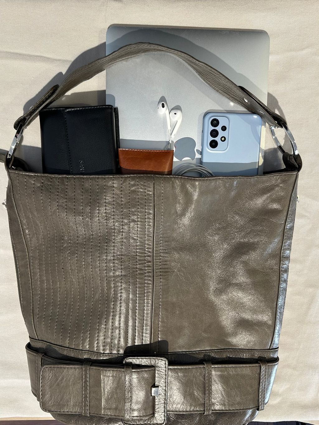Urban Hobo Väska – Stilren & Rymlig Design