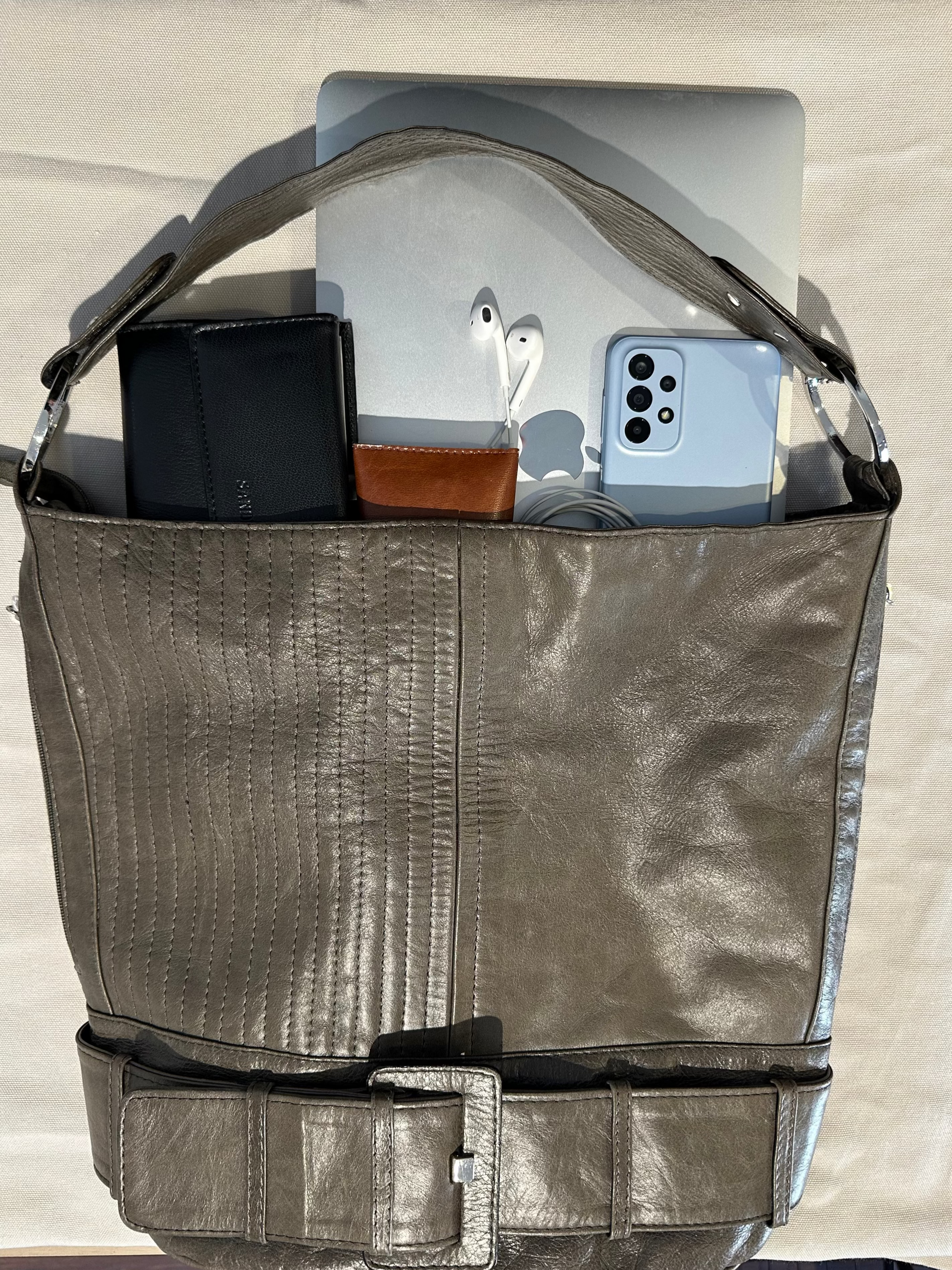Urban Hobo Väska – Stilren & Rymlig Design