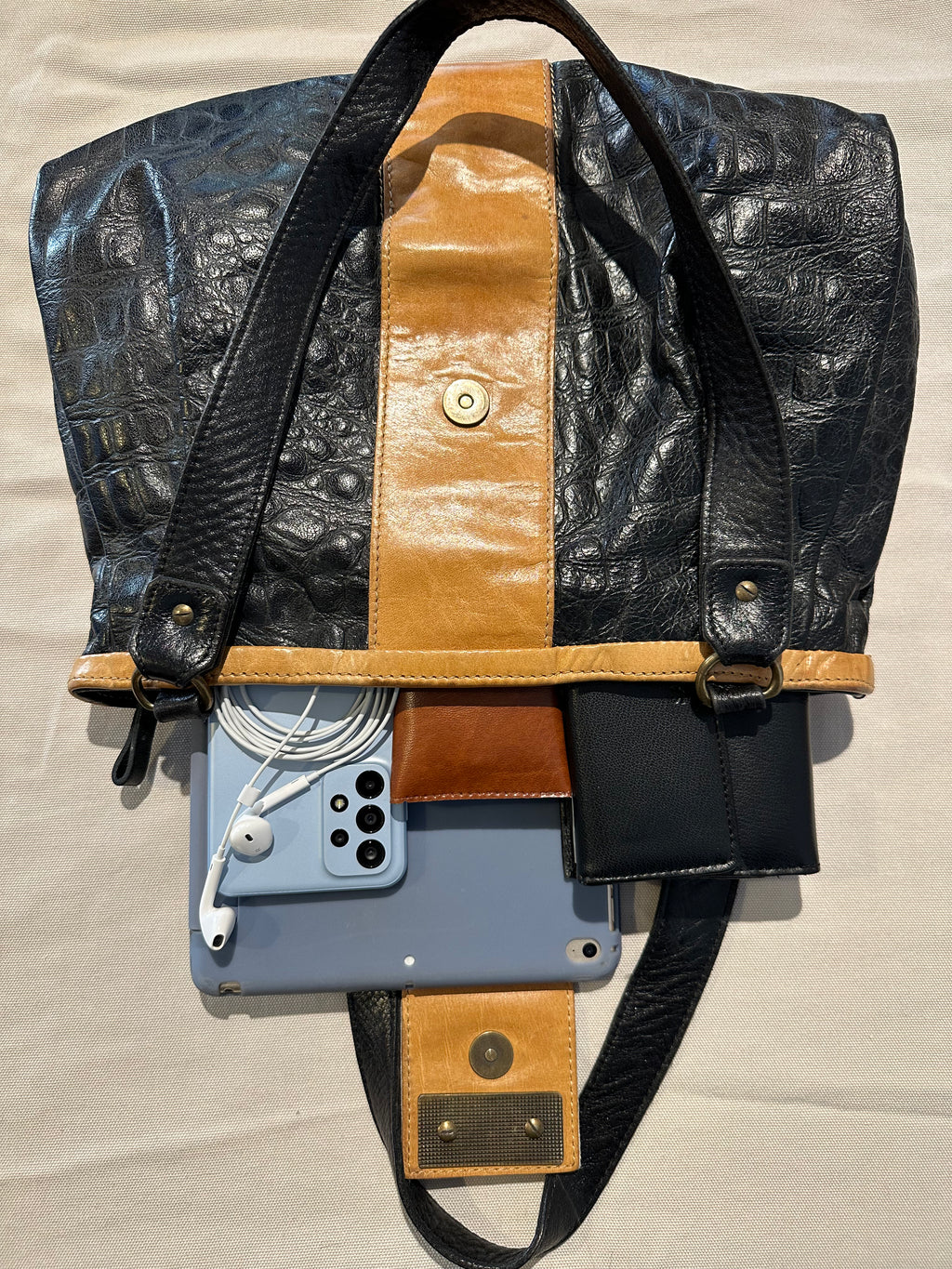 Golden Detail Bag – Elegant Axelväska i Svart