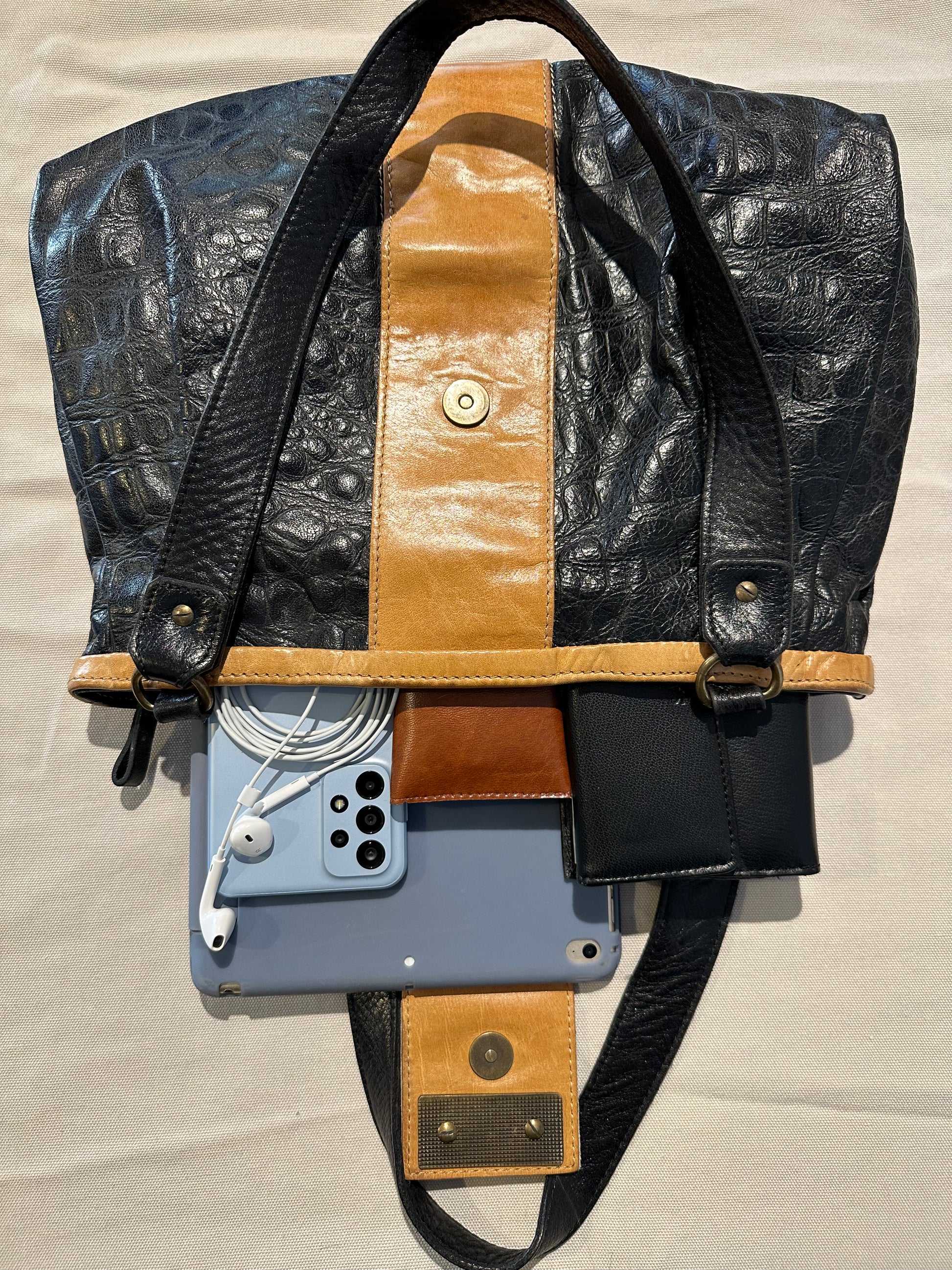 Golden Detail Bag – Elegant Axelväska i Svart